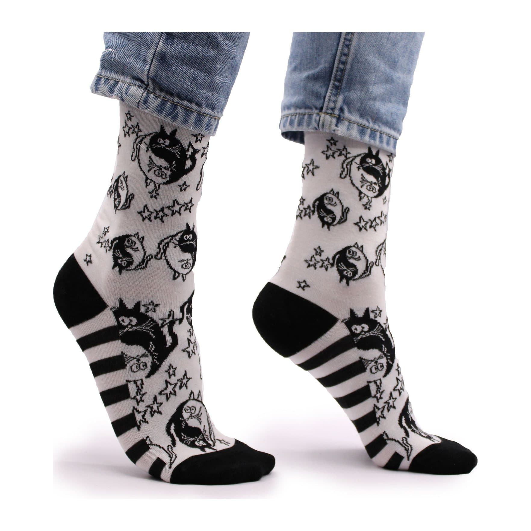 Hop Hare bamboo socks with a Ying Yang design