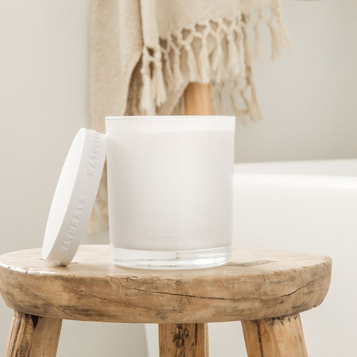 White 400 g Rose Jasmine & Oud soy wax candle with its coloured box
