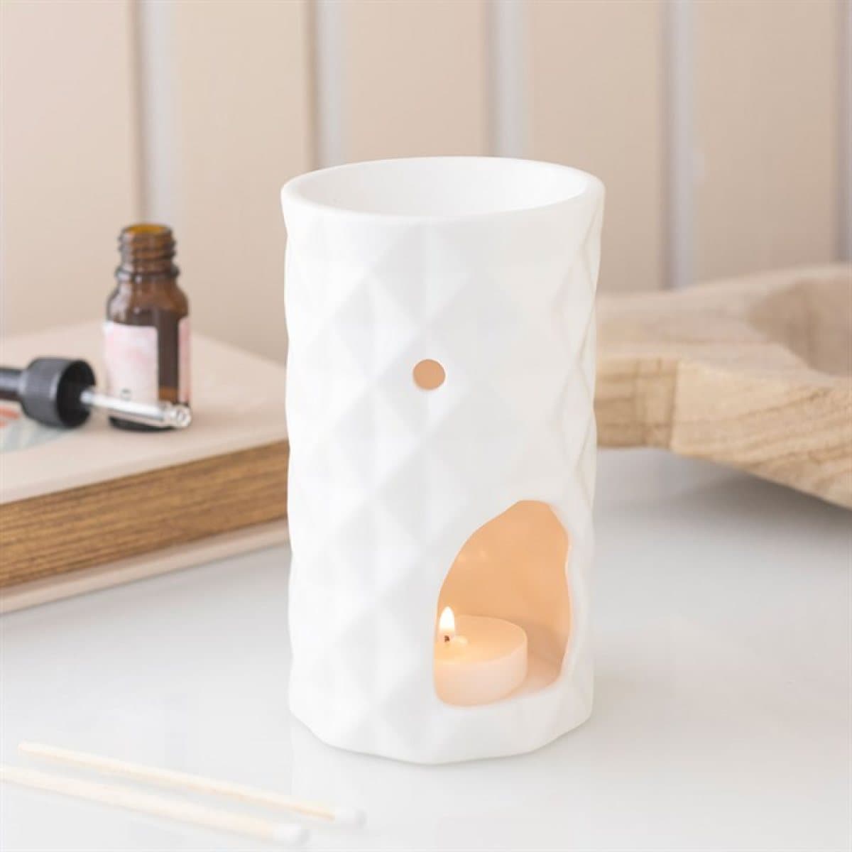 Ceramic geometric faceted oil burner