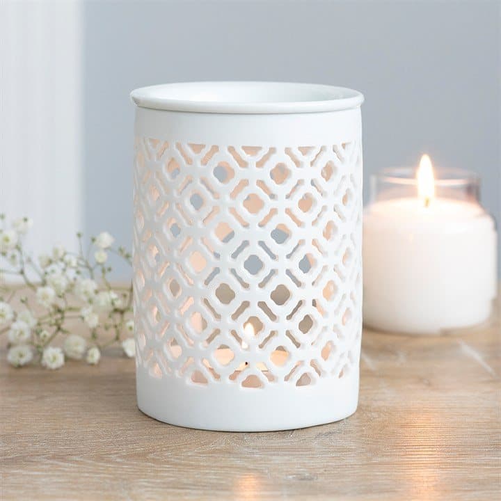 Matte ceramic oil burner with a lattice cut design