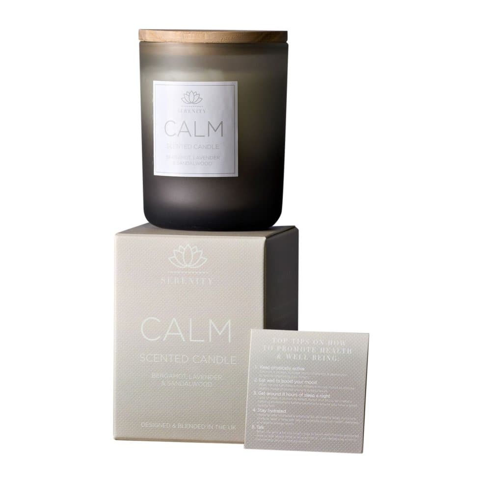 Cream scented candle with a wooden lid and gift box